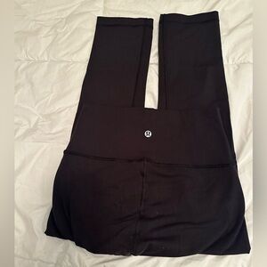 Lululemon Cropped 23” high rise Wunder Under leggings- size 4- Black